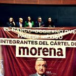 PRI despliega manta del “Cártel de Morena” en el Senado